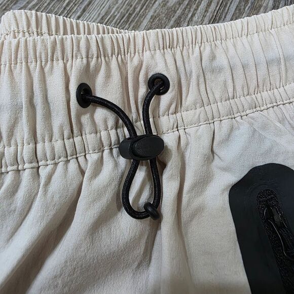 Nike Tech Woven Oversized Pants Light Orewood Black Men’s Medium New  HM7158-104 - Picture 3 of 11